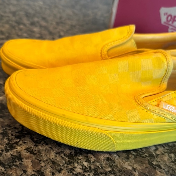 Vans unisex canvas classic Vibrant Yellow Slip-Ons sneakers EUC M7.5 W9 - Picture 10 of 16